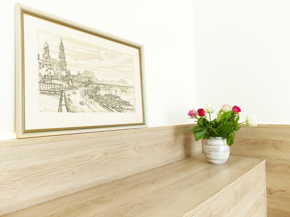 Grosses Apartment Im Zentrum Von Dresden, 2 Schlafzimmer, 2 Baeder, Balkon Buitenkant foto